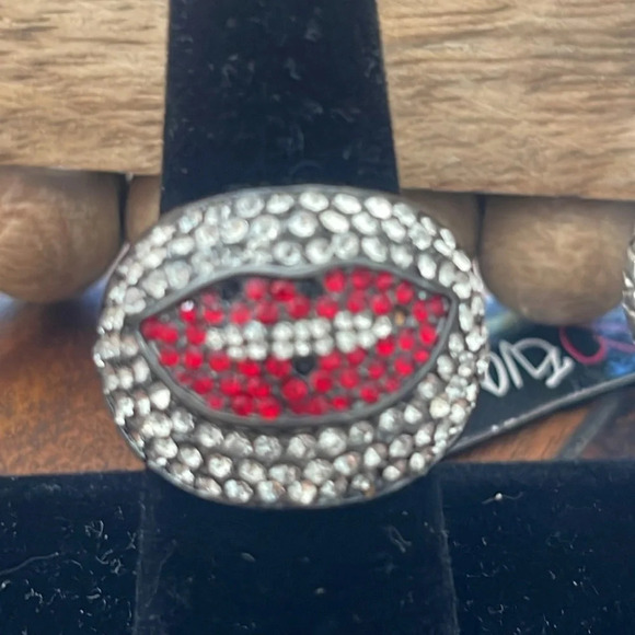 2 ring New York & Co red lips size 9 and silver tone snake 🐍 size 9 - Picture 3 of 9